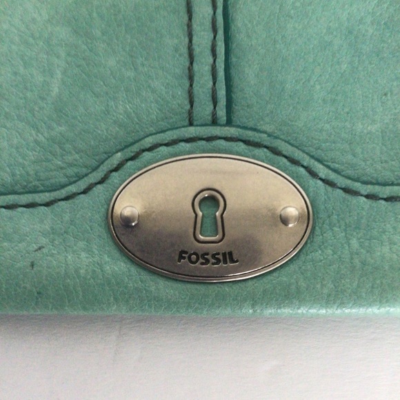 FOSSIL BLUE GREEN LEATHER ZIPPERED CARD CASE - Picture 4 of 13
